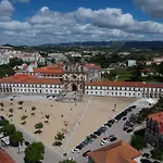 Quartos Confortaveis Em Casa Proximo Ao Mosteiro Homestay szállás *