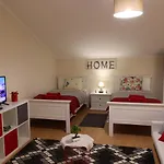 Quartos Confortaveis Em Casa Proximo Ao Mosteiro Homestay szállás