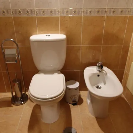 Quartos Confortaveis Em Casa Proximo Ao Mosteiro Quarto em Acomodações Particulares